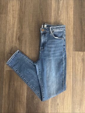 Risen Jeans- Mid-Rise Skinny Jeans in Medium Blue